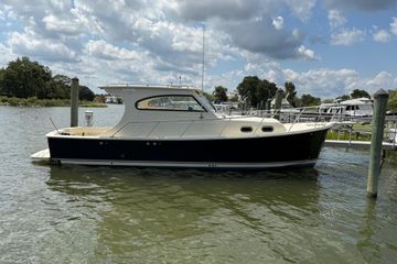2007 Mainship Pilot 30 Sedan