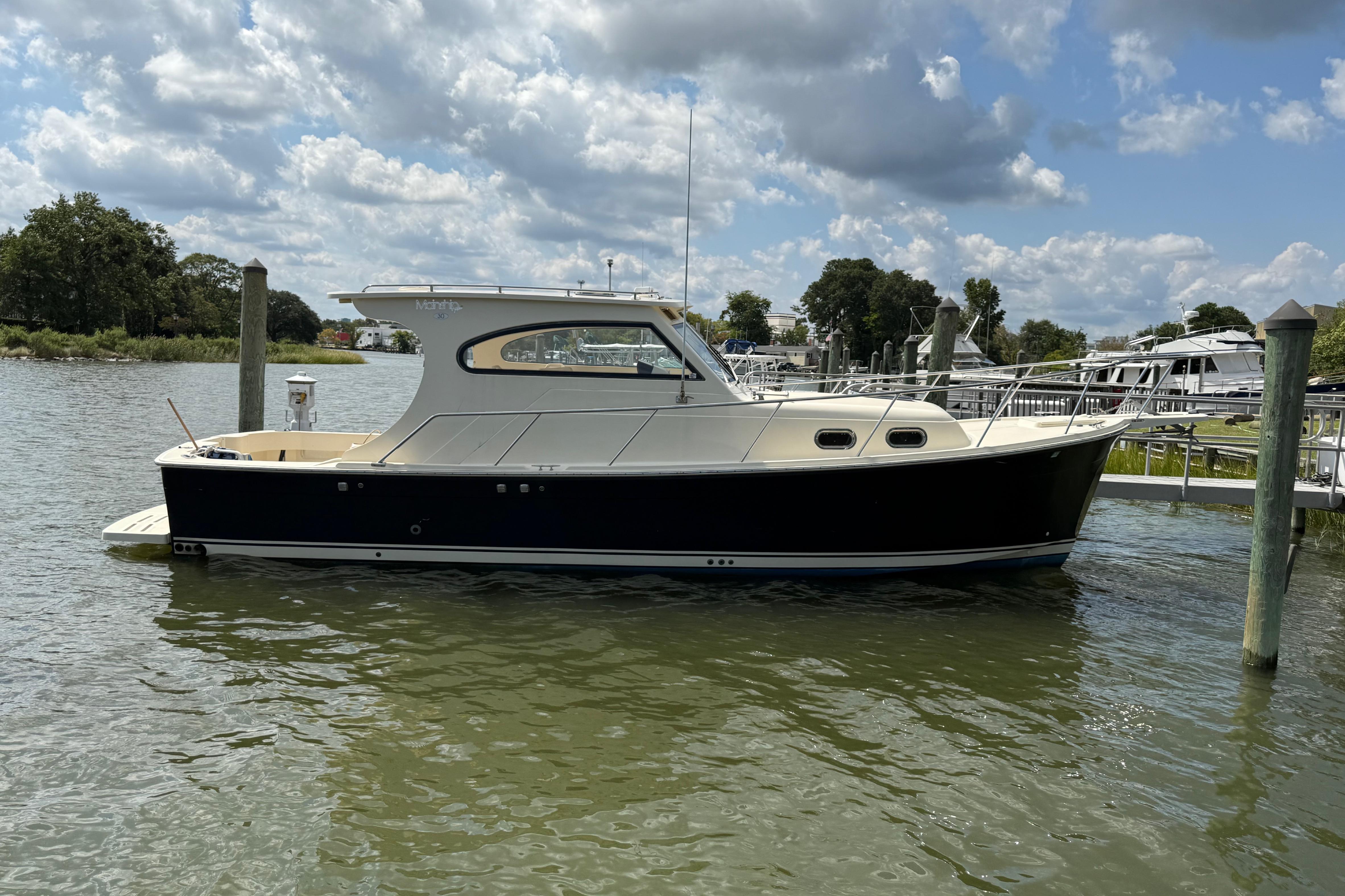 2007 Mainship Pilot 30 Sedan