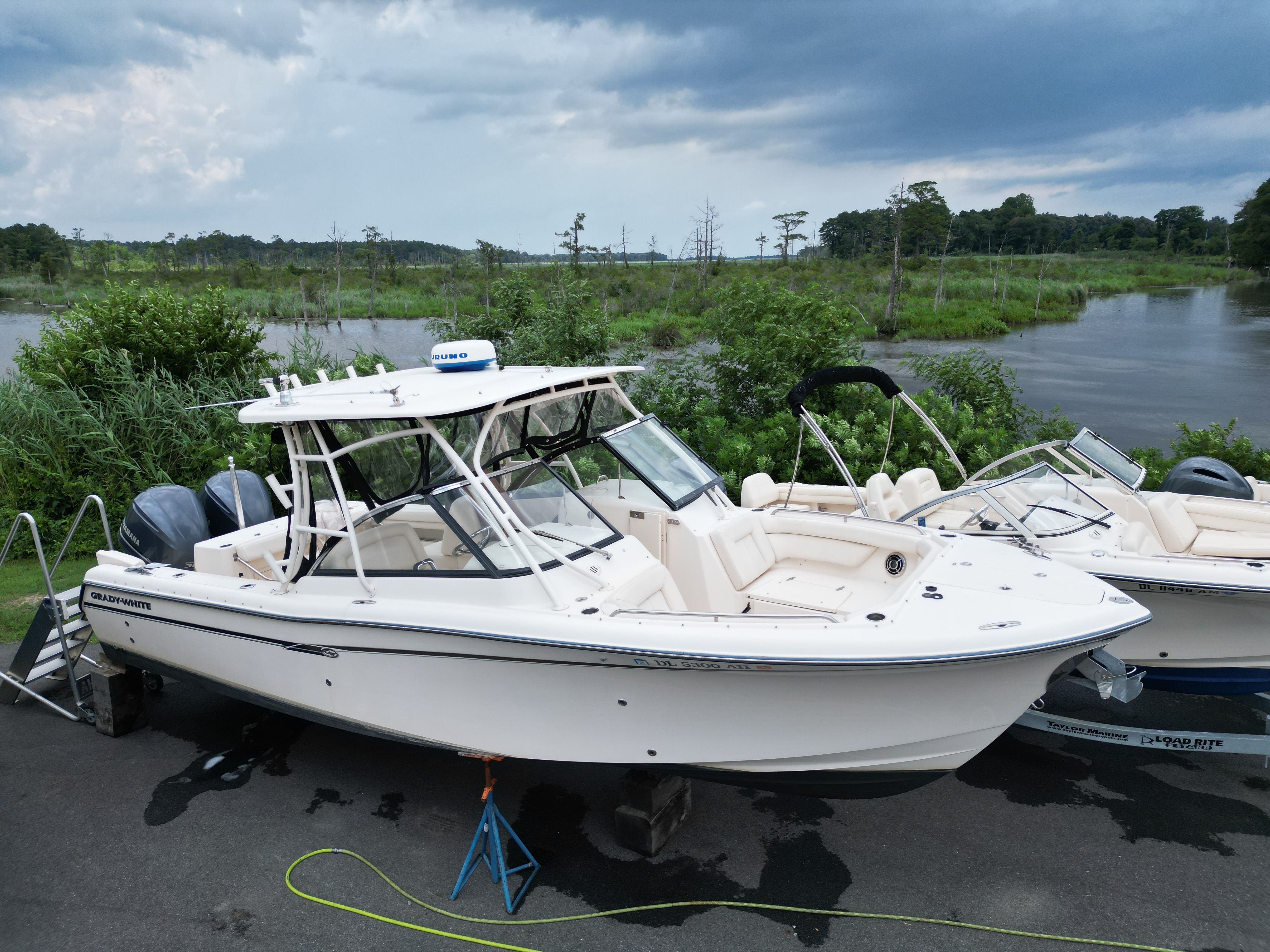 2015 Grady-White Freedom 285