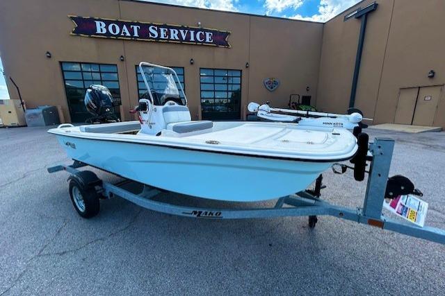 Mako Pro Skiff 13 CC 2025 Mako Pro Skiff 13 CC on trailer outside boat service center.