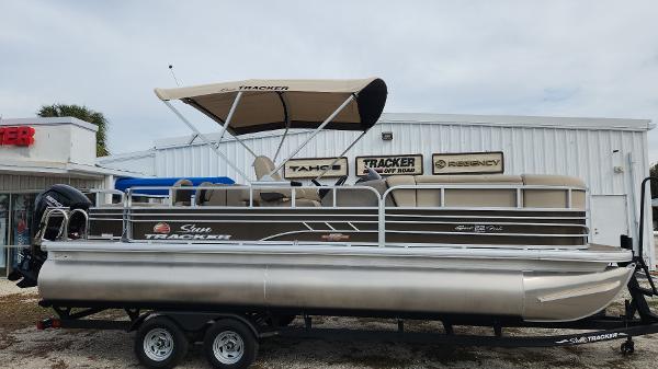 2023 Sun Tracker SportFish 22 DLX