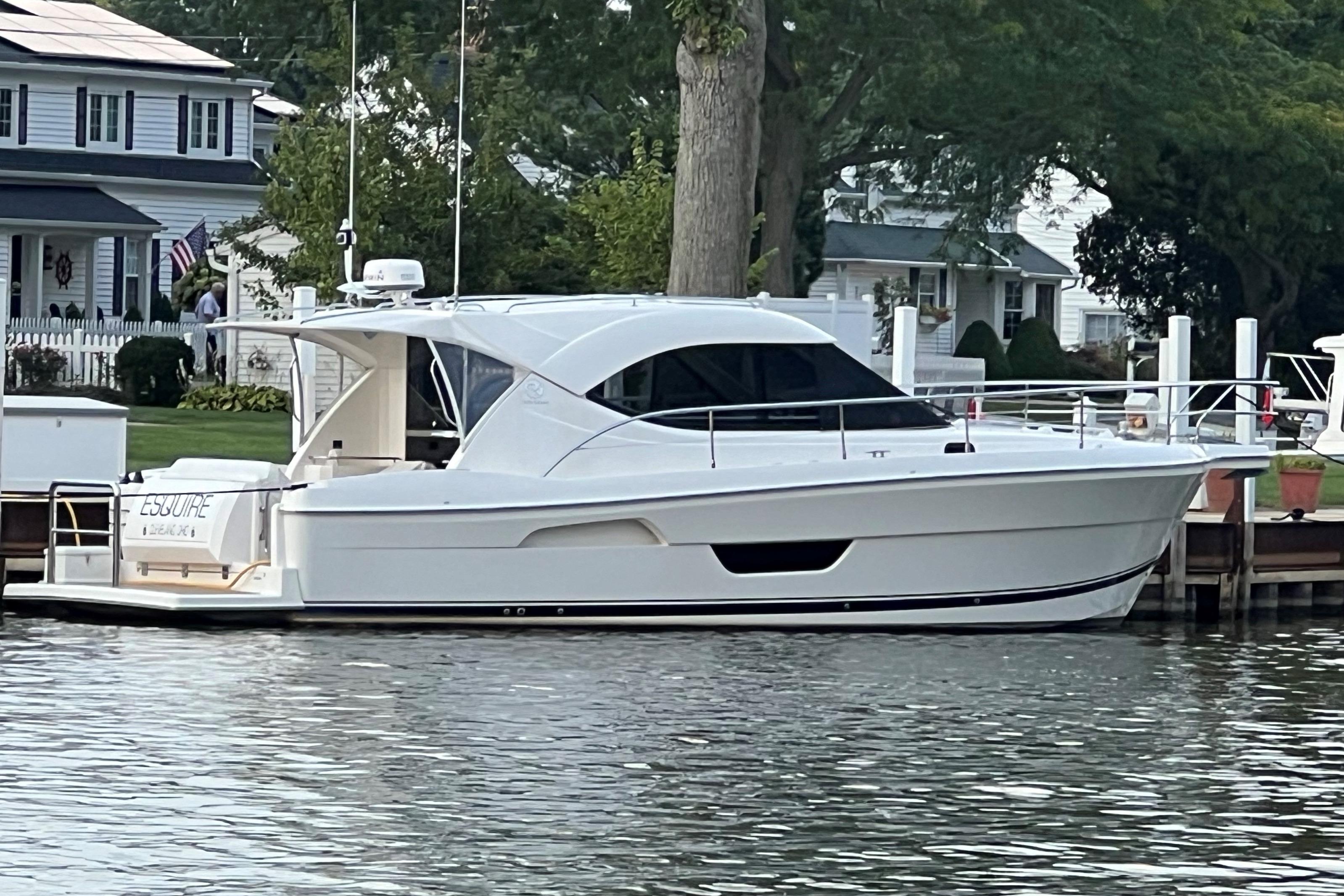2017 Riviera 3600 Sport Yacht