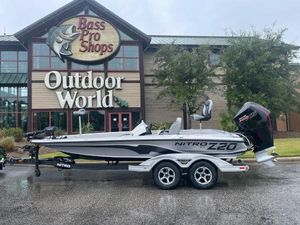 Nitro Z20 XL 2025 Nitro Z20 XL boat outside Bass Pro Shops Outdoor World.