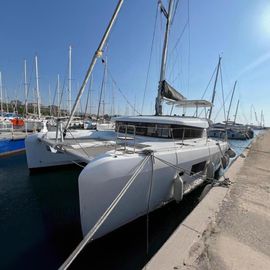 2023 Lagoon 42