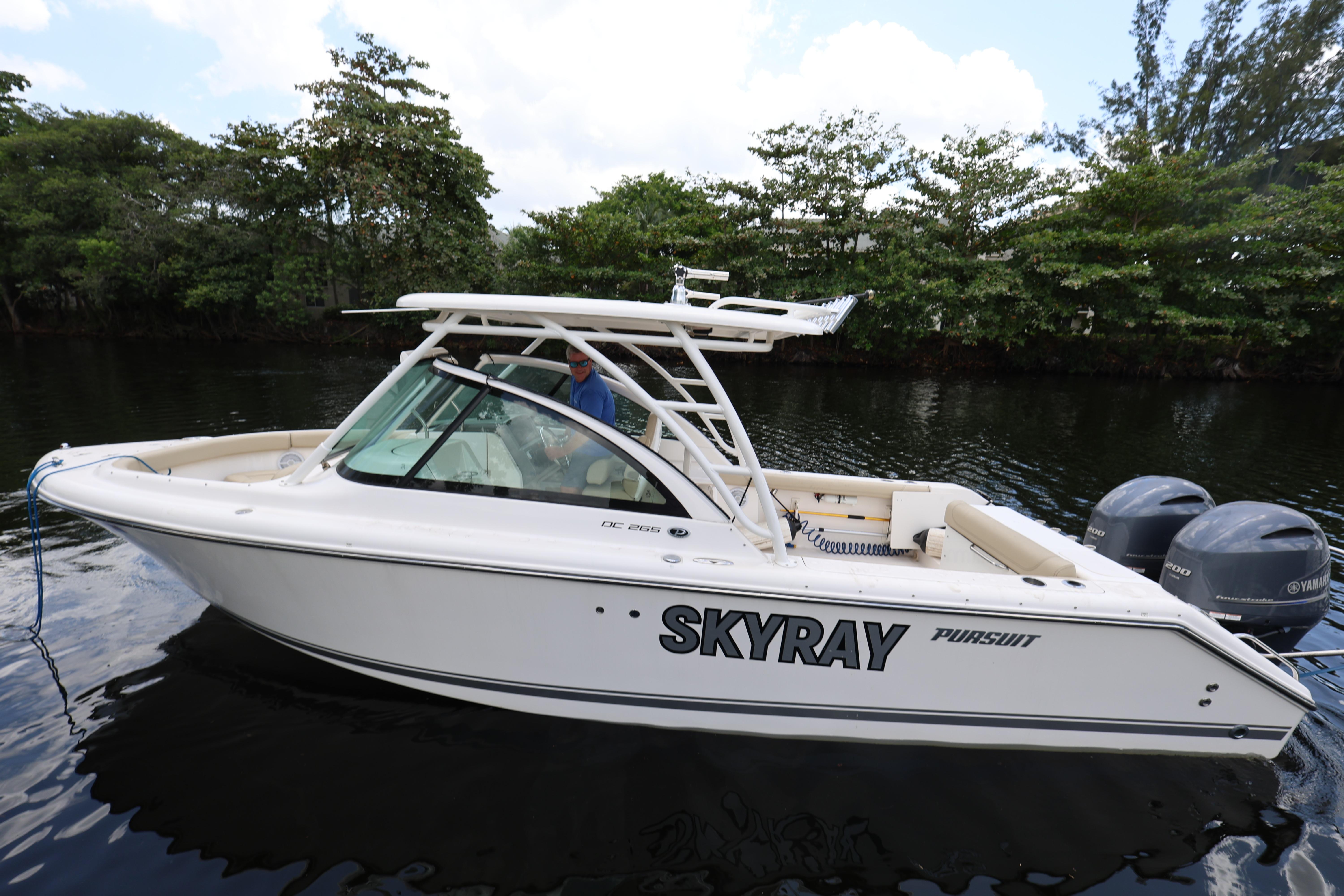 2017 Pursuit DC 265 Dual Console