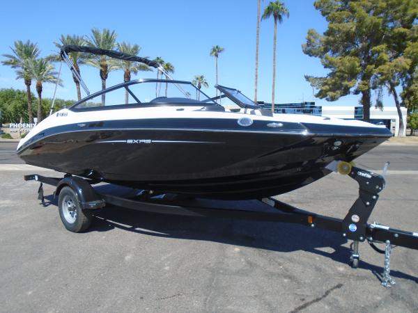 Yamaha Boats SX195 2024 Yamaha Boats SX195 on trailer, parked outdoors with palm trees in background.