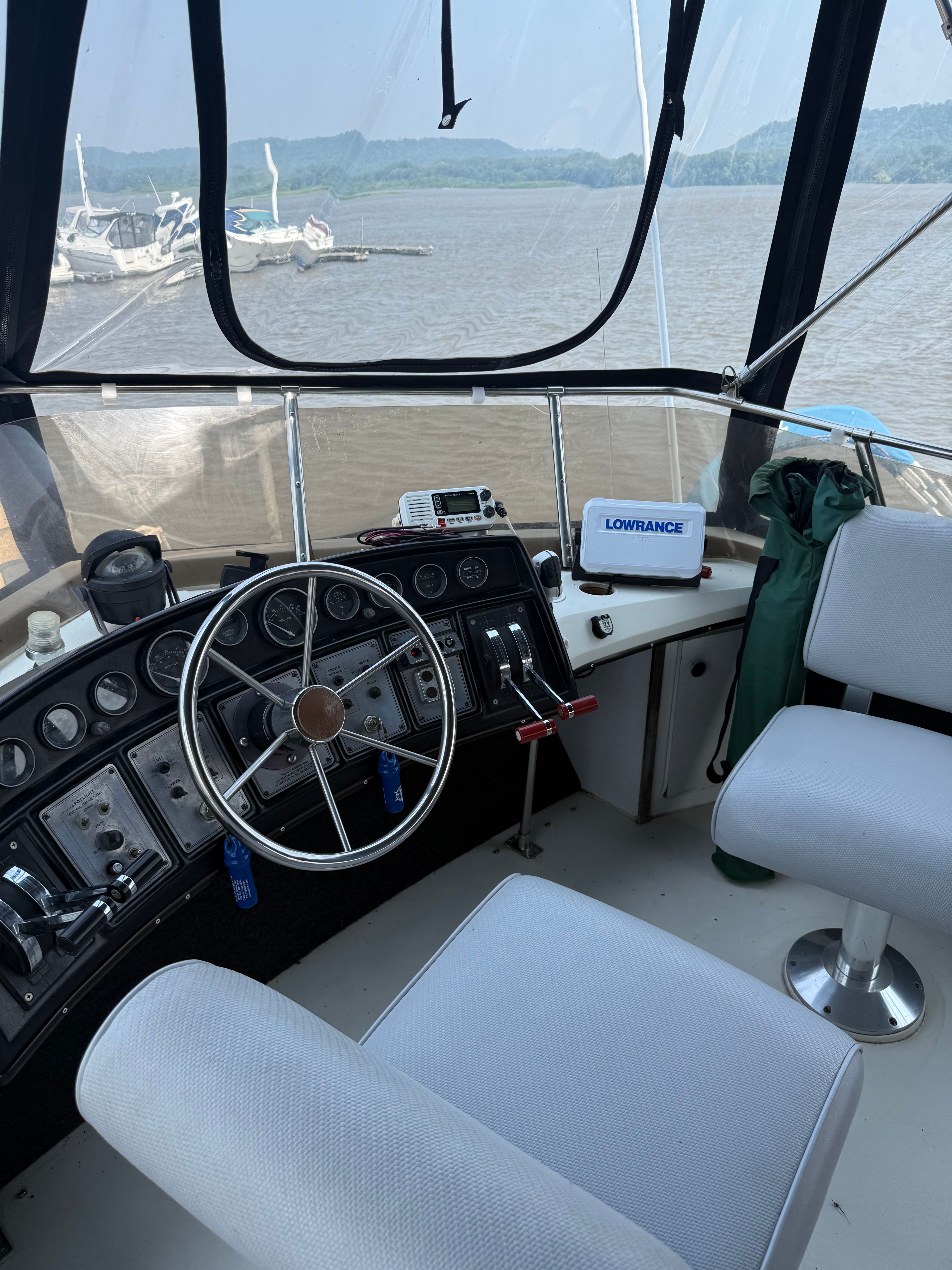 1984 Carver 3207