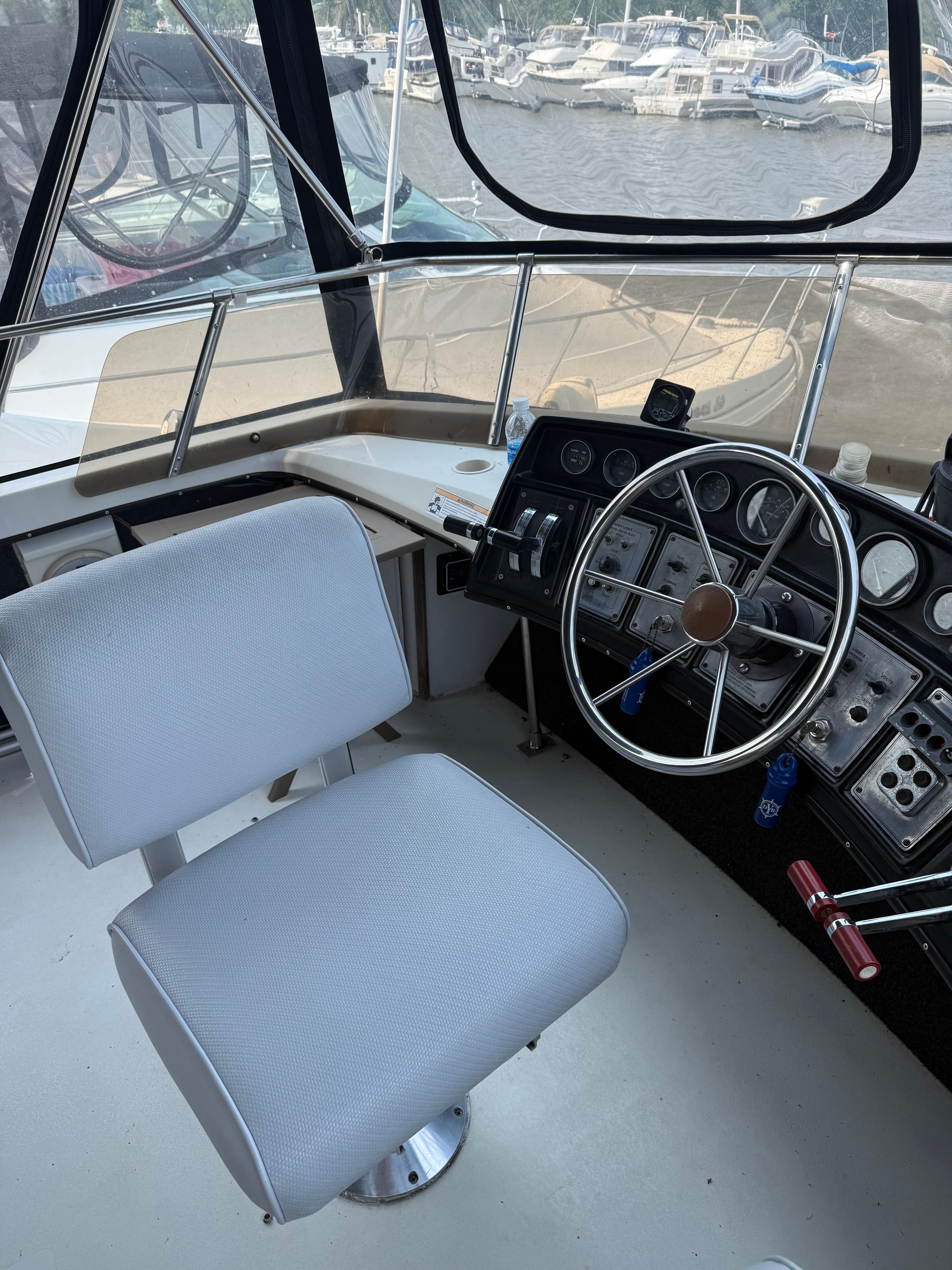 1984 Carver 3207
