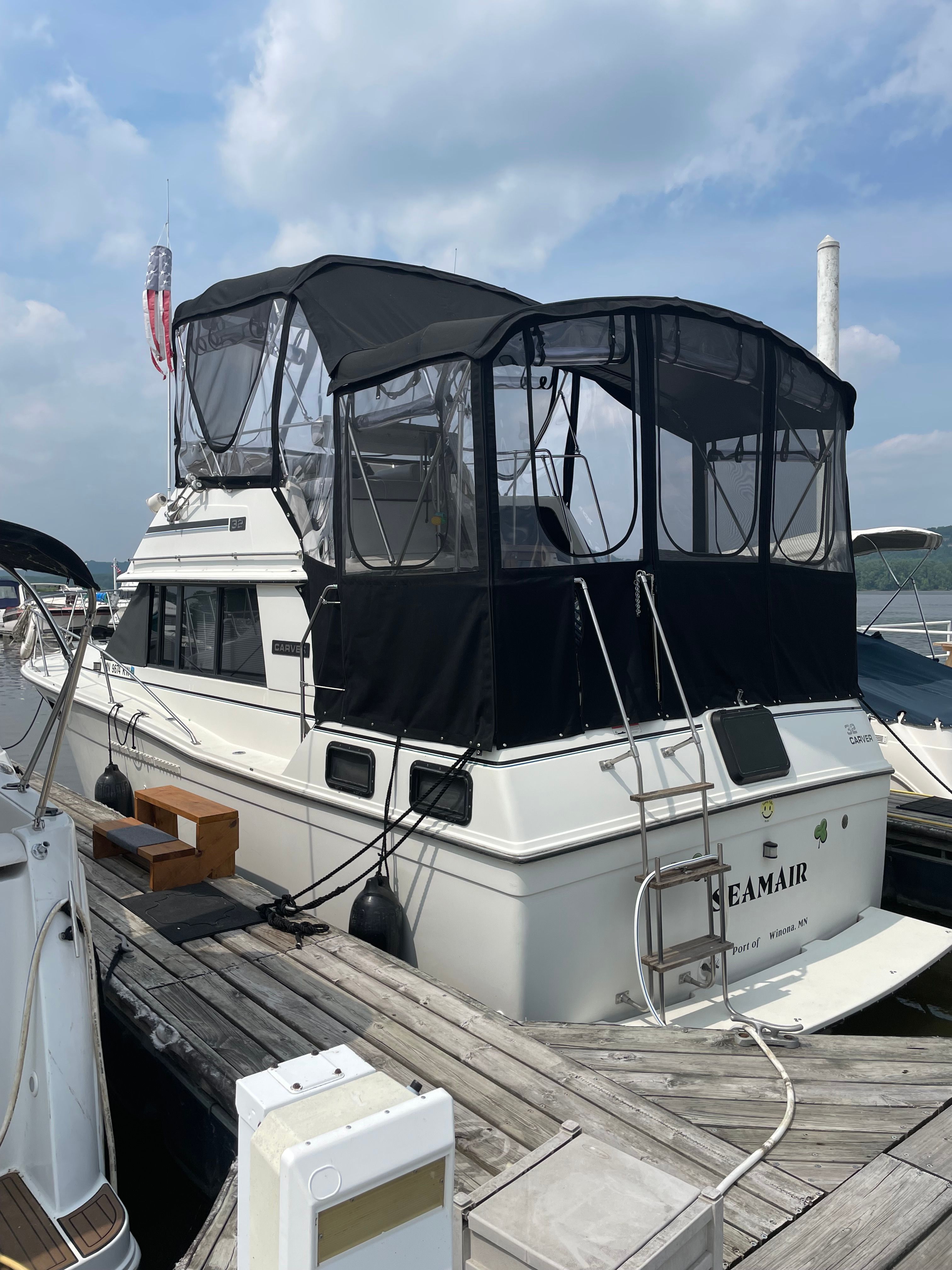 1984 Carver 3207