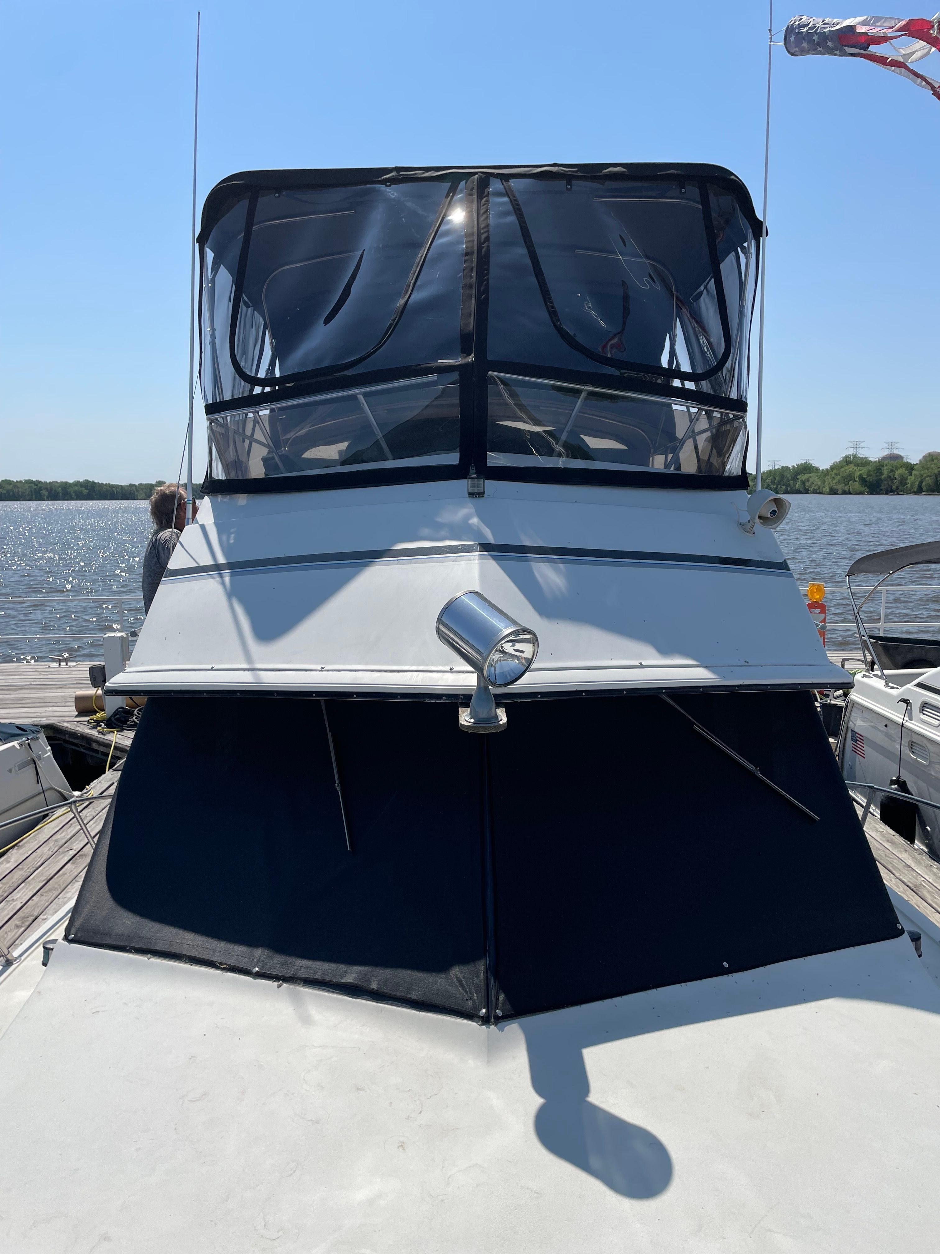 1984 Carver 3207
