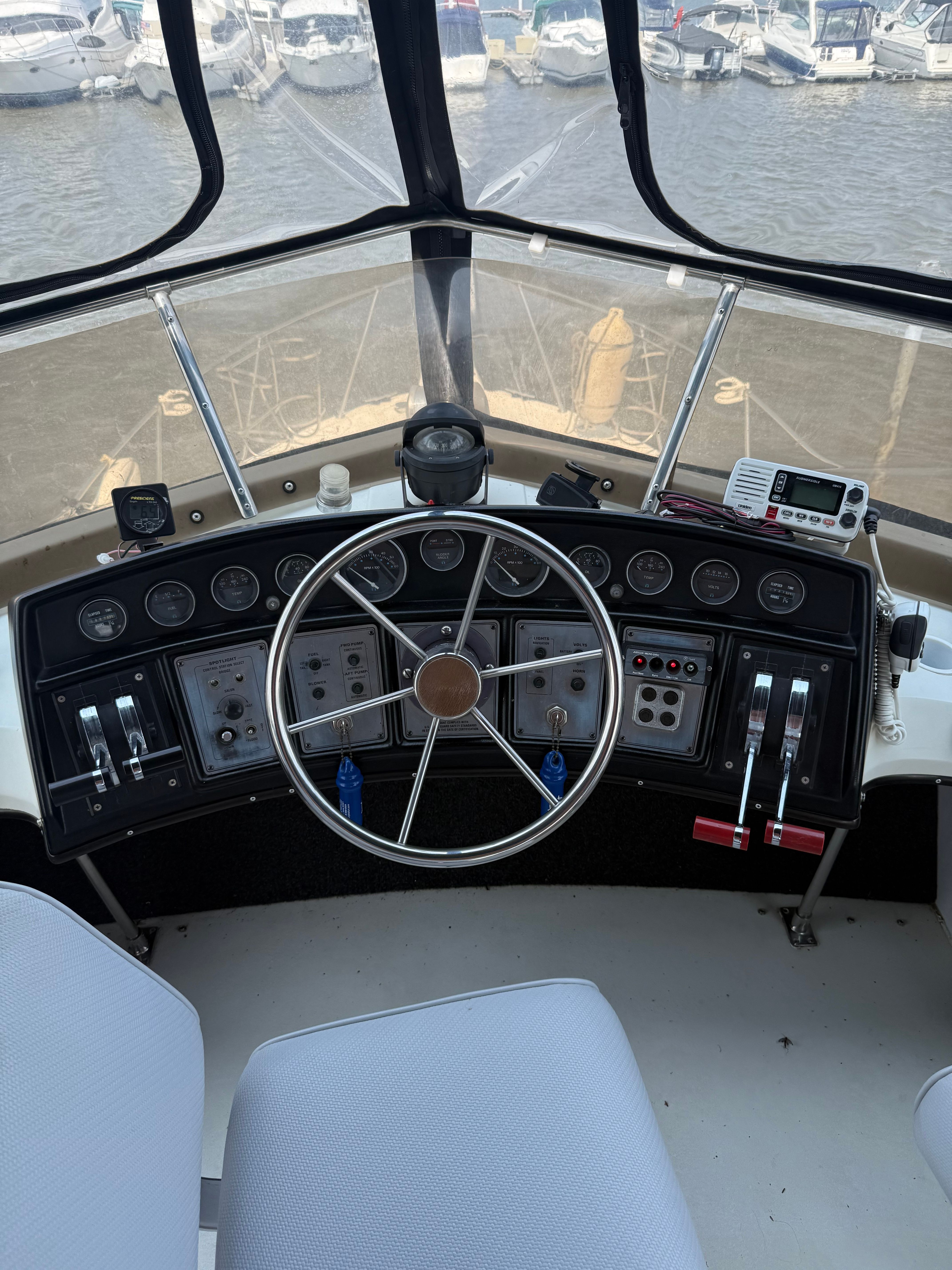 1984 Carver 3207