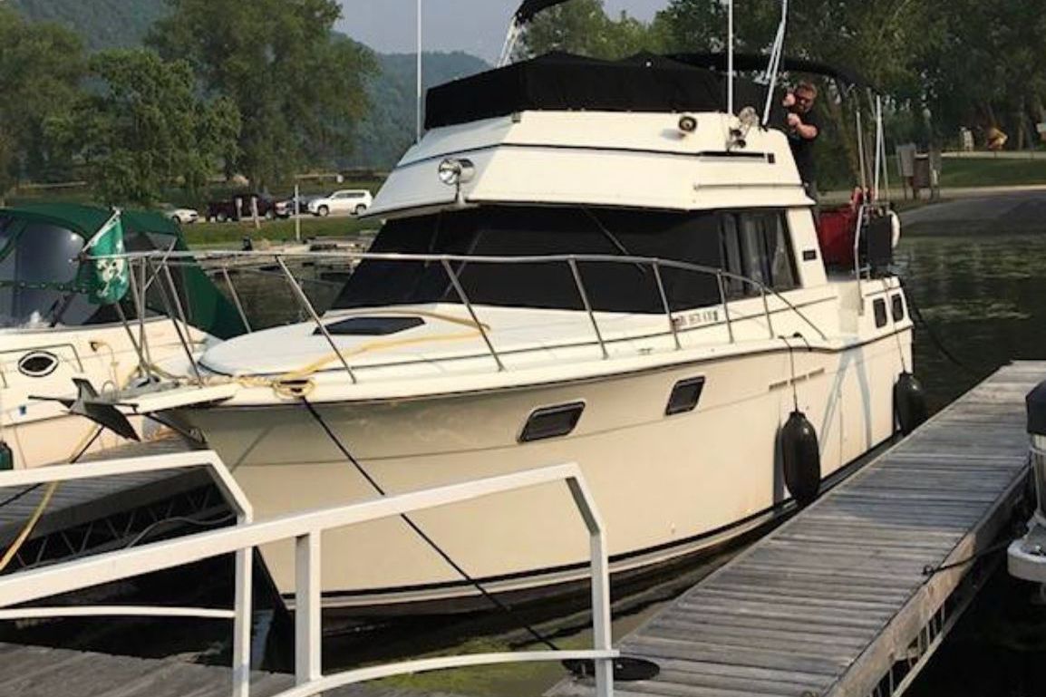 1984 Carver 3207