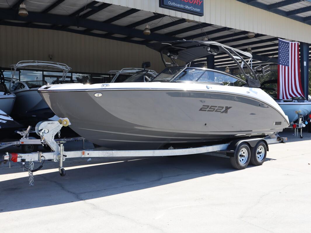 2025 Yamaha Boats 252XE