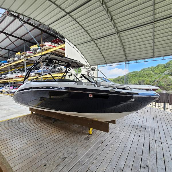 2016 Yamaha Boats 242 LTD E Series