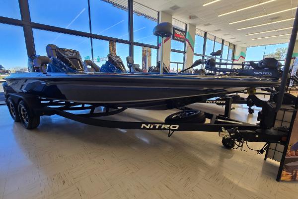 Nitro Z20 XL 2025 Nitro Z20 XL boat displayed indoors with sleek design and modern features.
