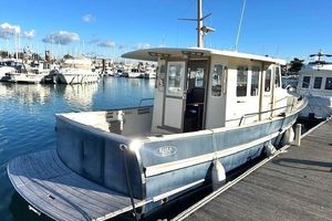 Rhea Rhea 850 Timonier 2020 Rhéa Marine Rhea 850 Timonier docked in a marina under clear blue skies.
