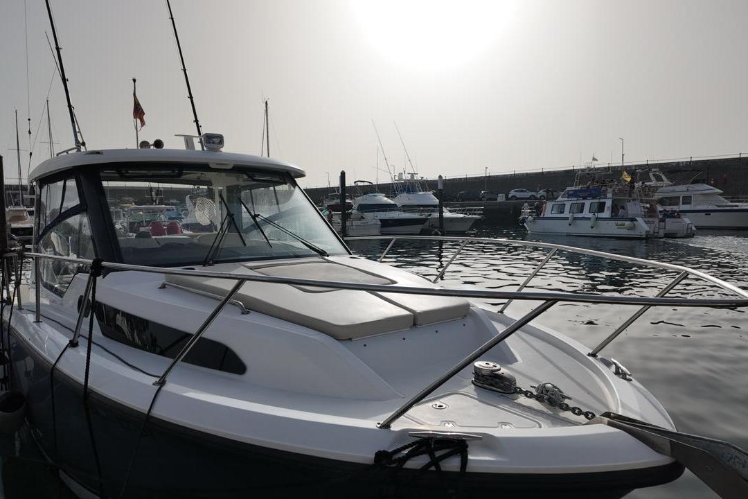 2022 Boston Whaler 325 Conquest