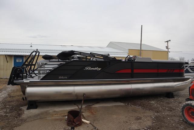 Bentley Pontoons Elite 253 Swingback DC Triple Tube Pkg
