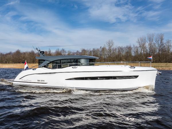 2023 Van den Hoven Voyager 50