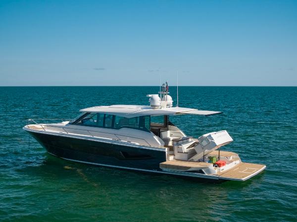 Tiara Yachts EX 60 2025 Tiara Yachts EX 60 luxury yacht cruising on open sea.