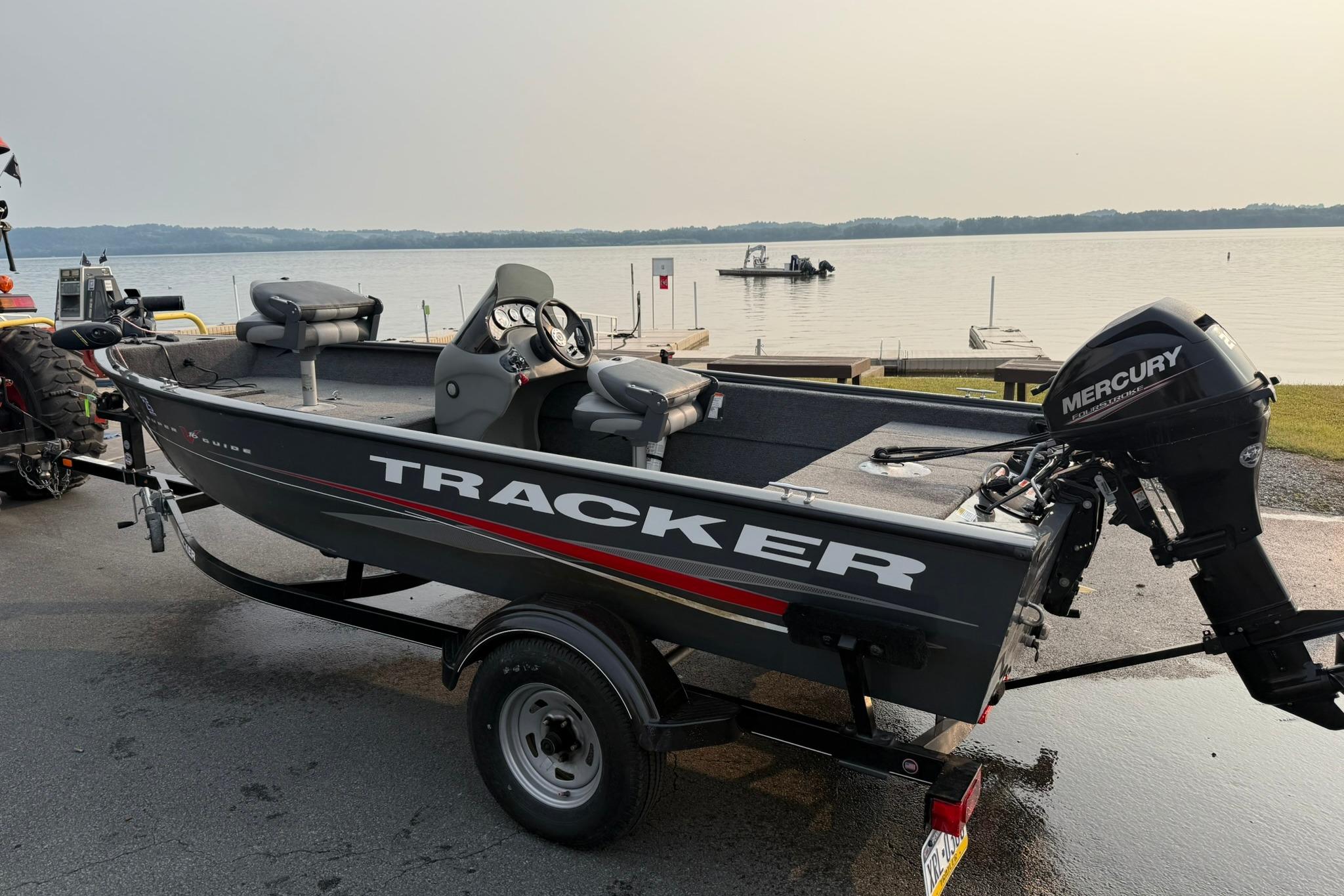 2016 Tracker Super Guide V-16 SC