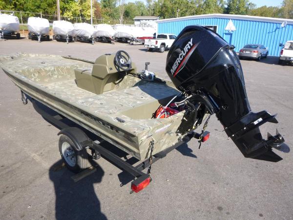 Tracker Grizzly 1648 SC 2024 Tracker Grizzly 1648 SC boat with Mercury outboard motor on trailer.