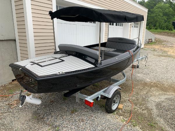 Vision Marine Technologies Quietude 156 2021 Vision Marine Technologies Quietude 156 electric boat on trailer with canopy.