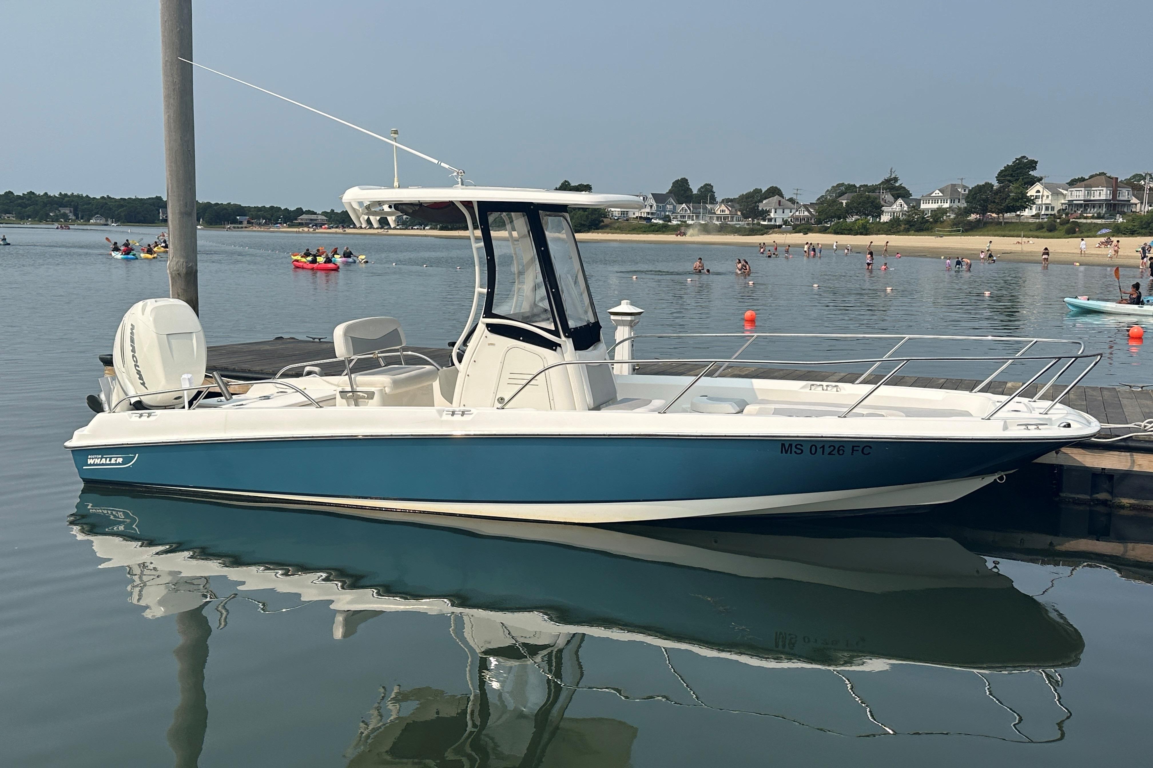 2016 Boston Whaler 240 Dauntless