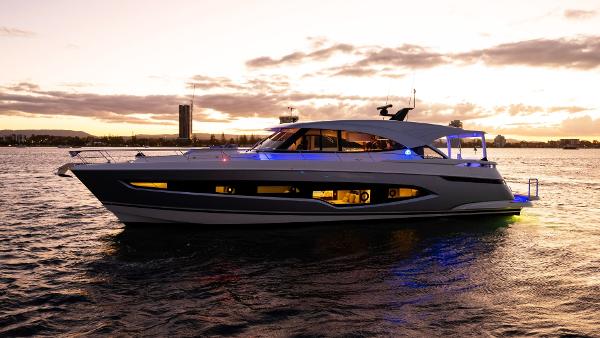 2025 Riviera 6800 Sport Yacht Platinum Edition