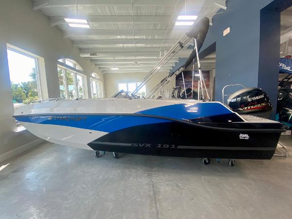 Starcraft SVX 191 2024 Starcraft SVX 191 boat in showroom, side view.