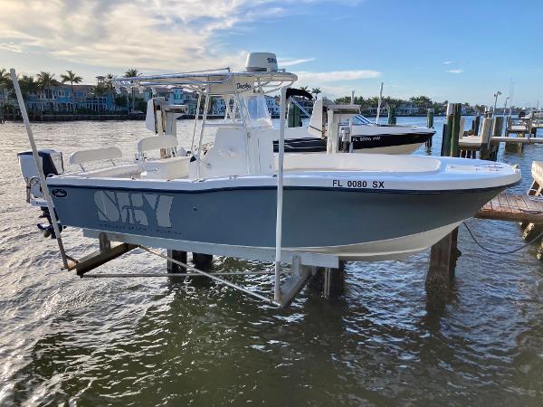 2021 Dusky 252 T