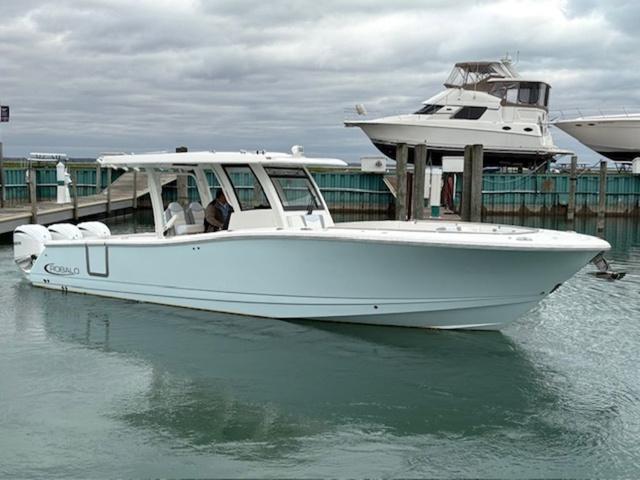 Robalo R360 Center Console