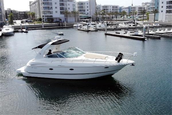 2005 Cruisers Yachts 370 Express