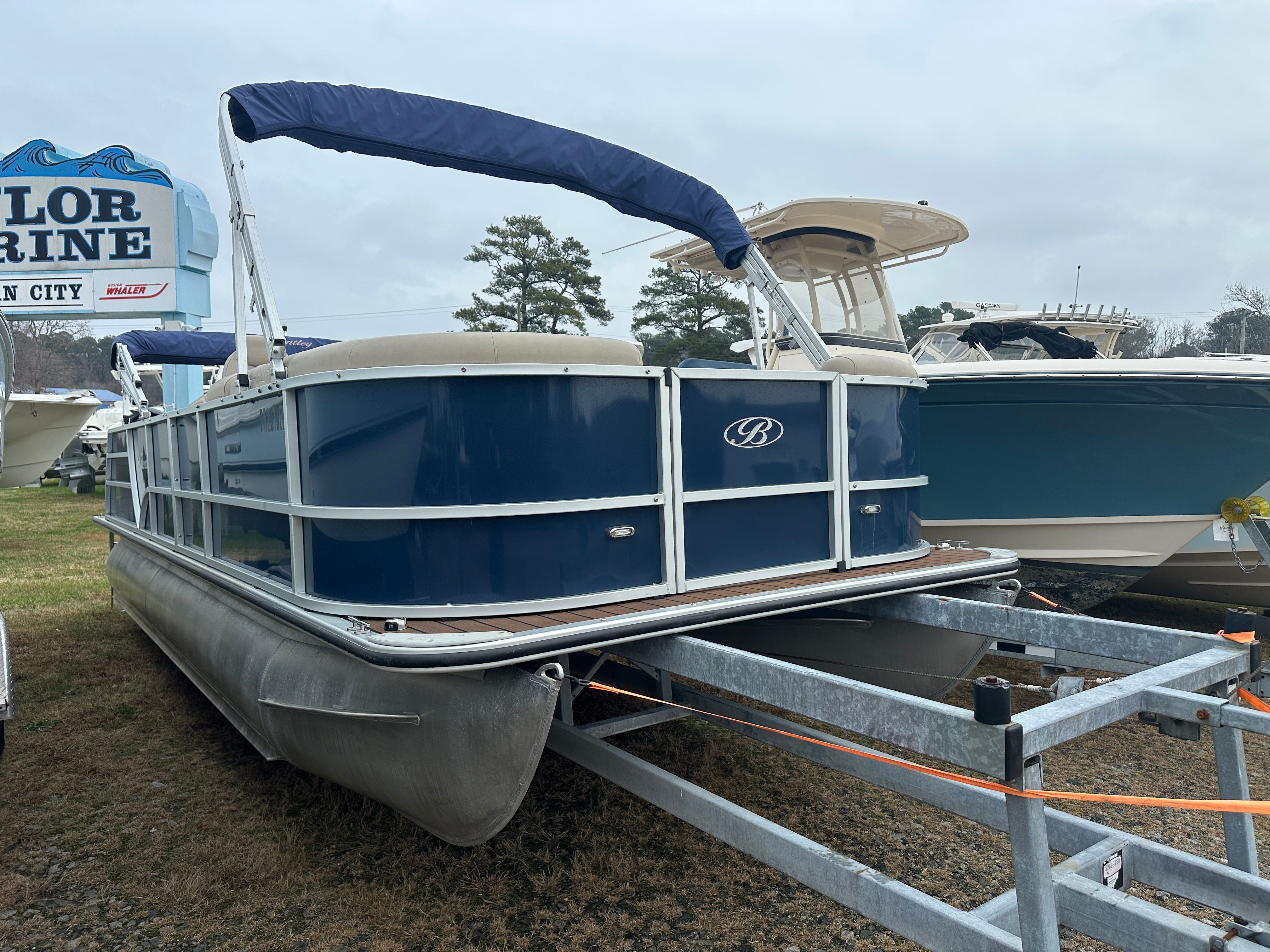 2022 Bentley Pontoons 220 Elite