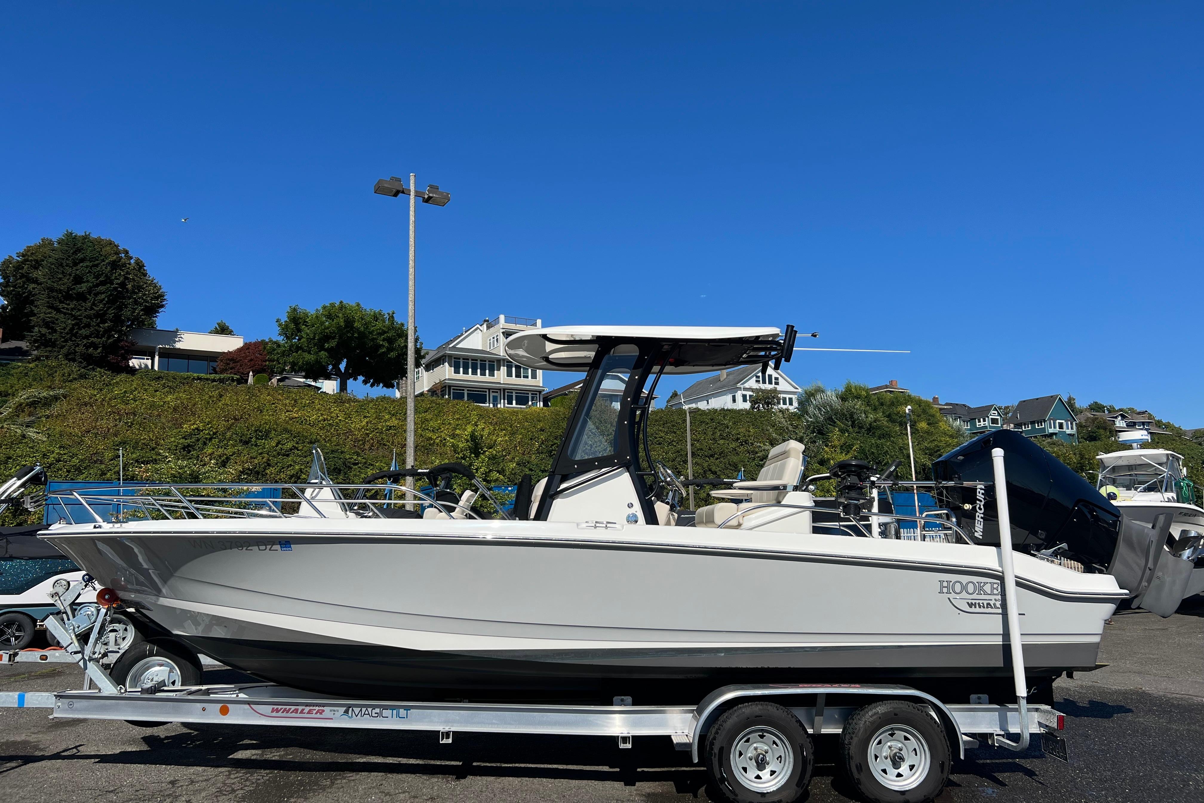 2023 Boston Whaler 250 Dauntless