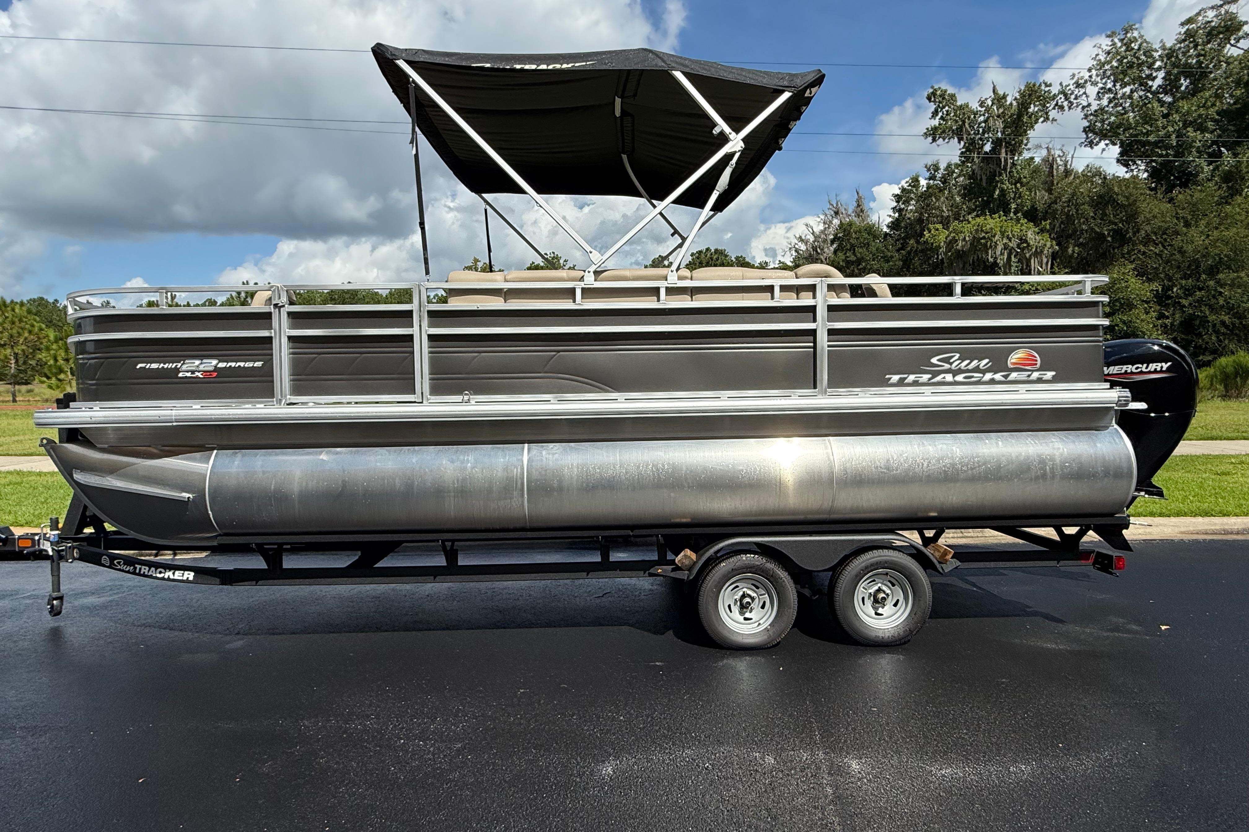 2025 Sun Tracker Fishin' Barge 22 XP3