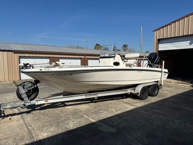 2008 Boston Whaler 230 Dauntless