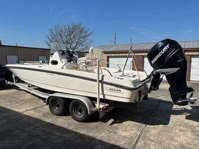 2008 Boston Whaler 230 Dauntless