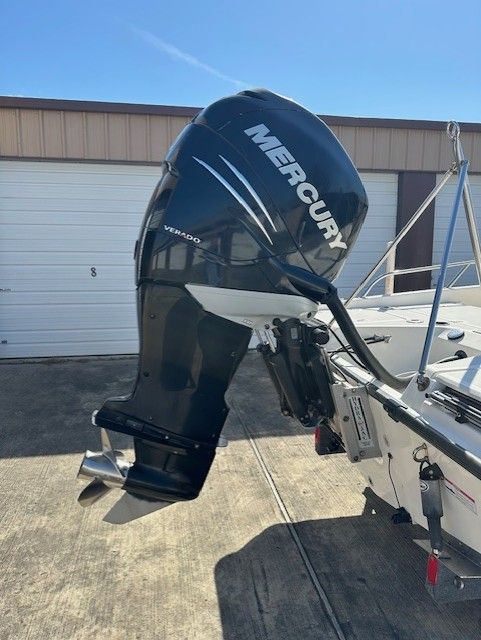 2008 Boston Whaler 230 Dauntless