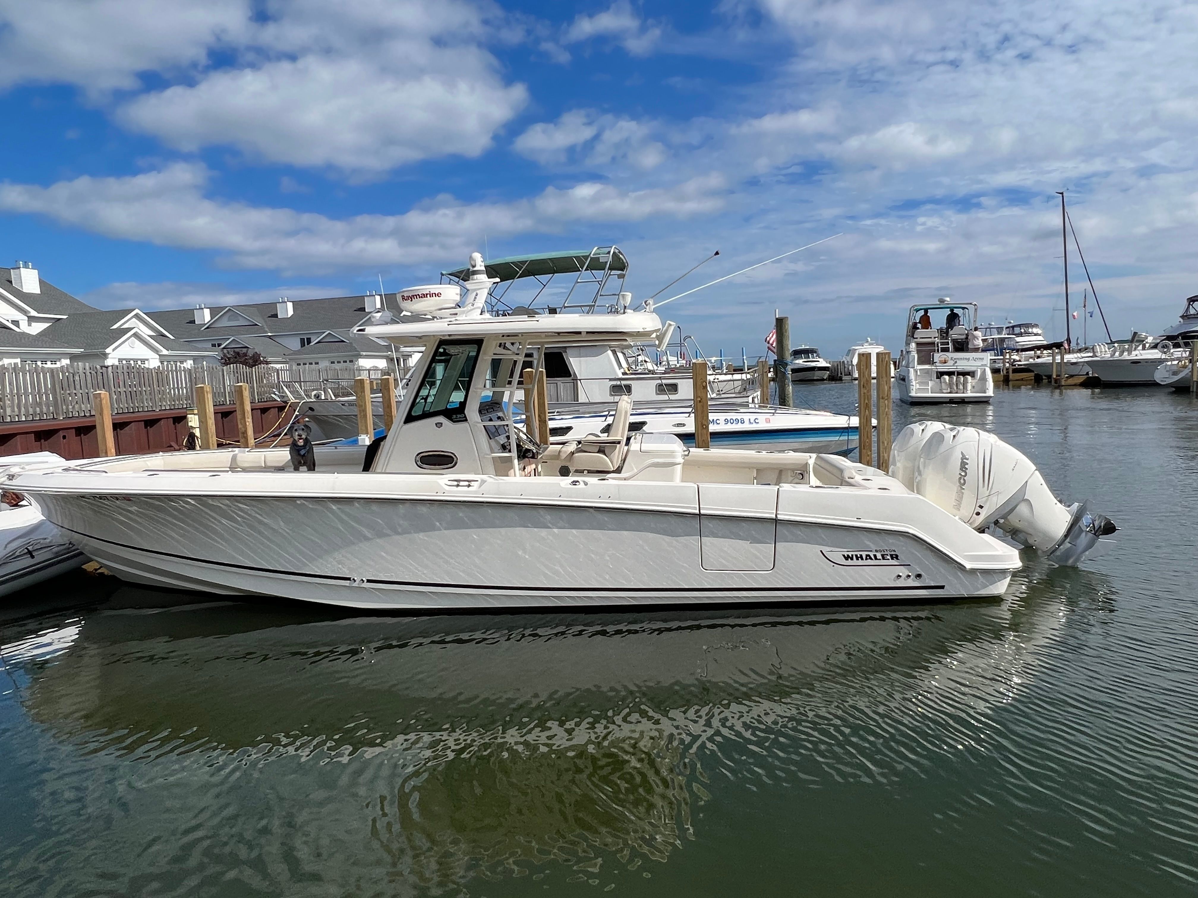 2018 Boston Whaler Outrage 33