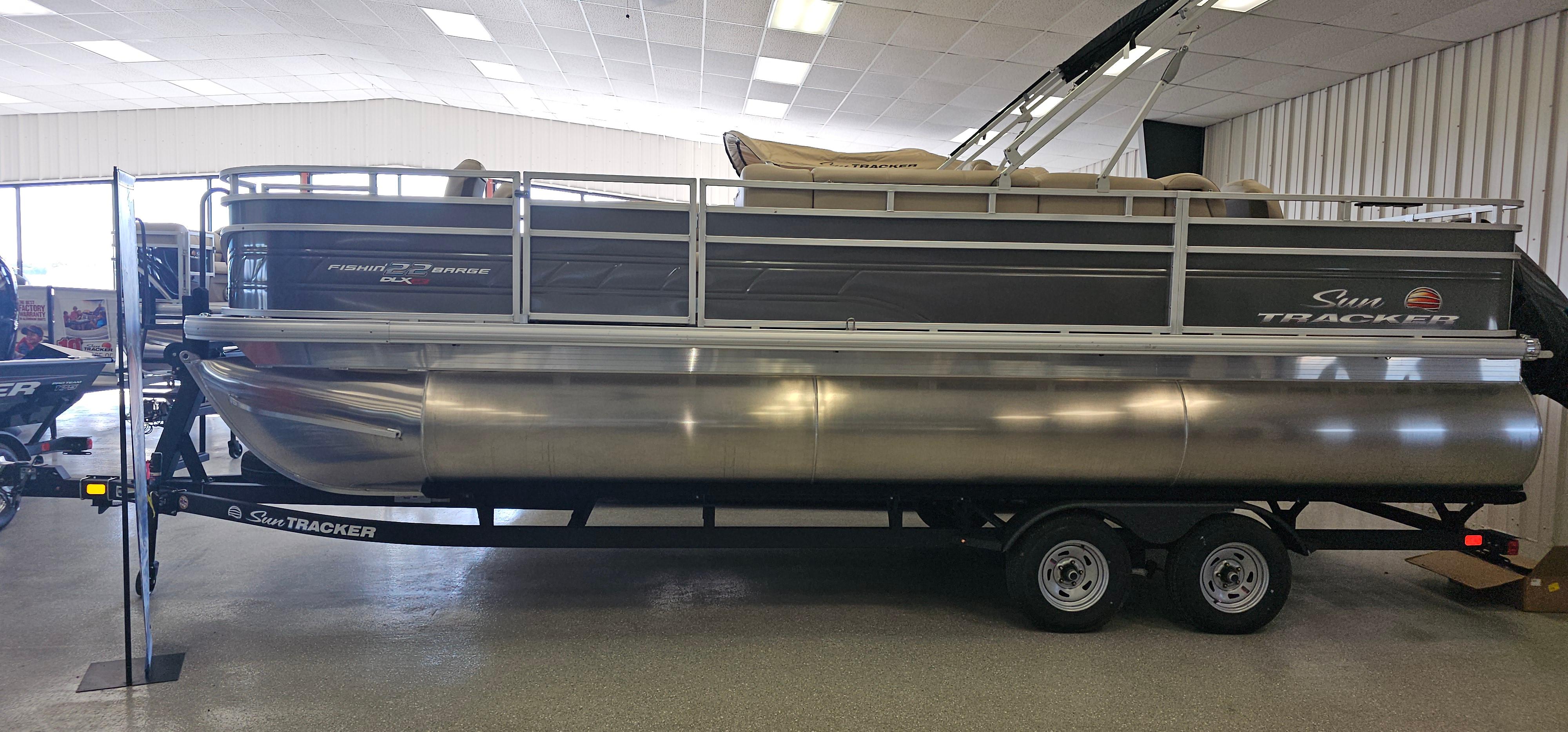 2025 Sun Tracker Fishin' Barge 22 XP3