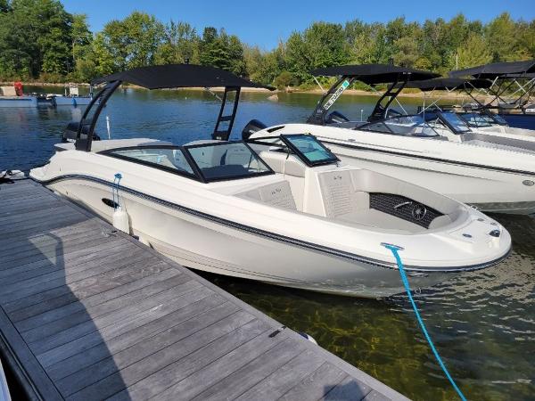 2023 Sea Ray 230 SPX