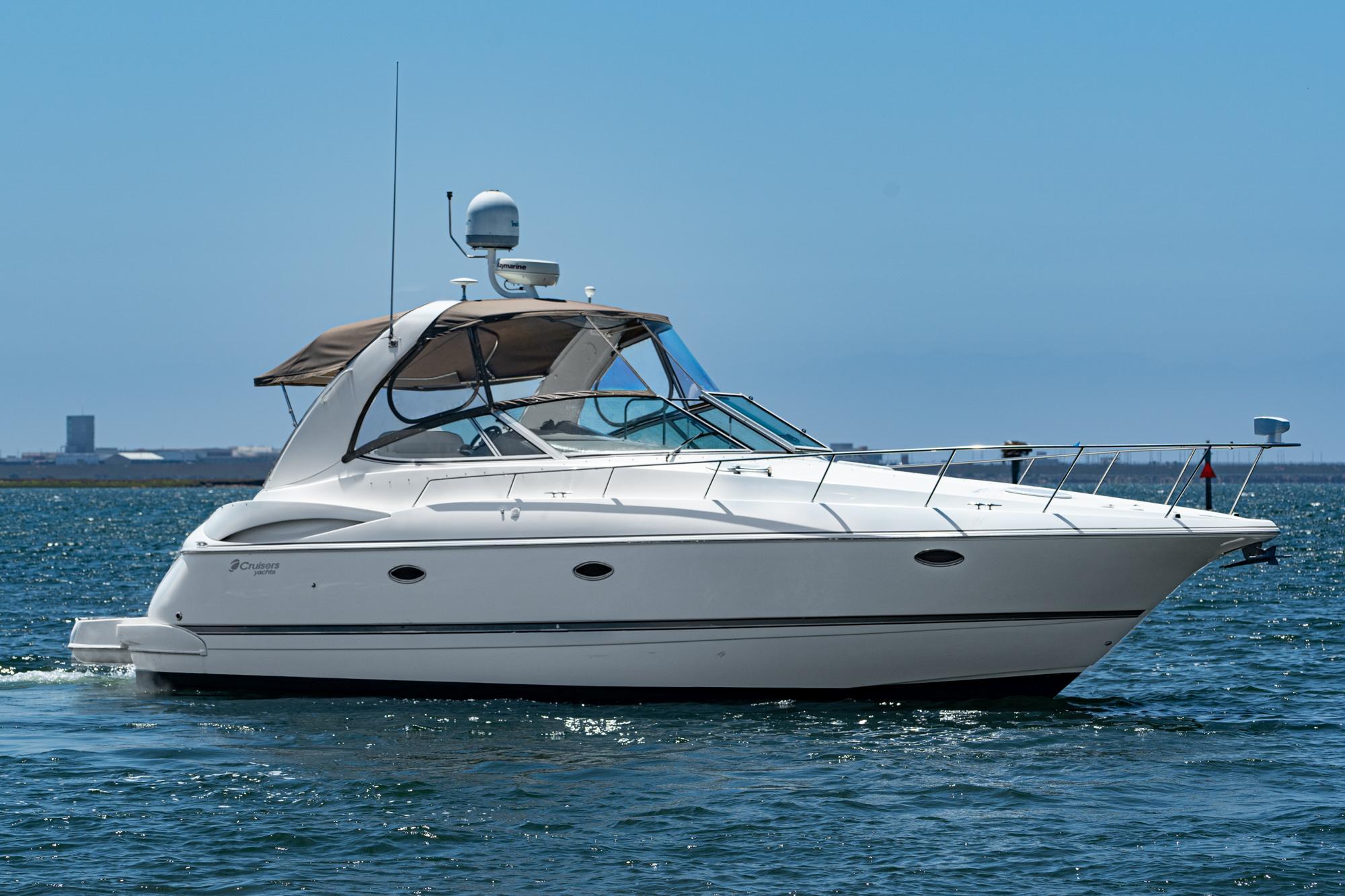 2005 Cruisers Yachts 370 Express