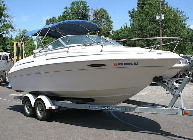 2000 Sea Ray 215 Express Cruiser