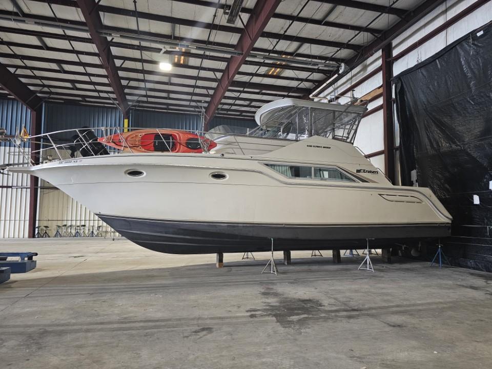 1979 Cruisers Yachts 4280 Express Bridge