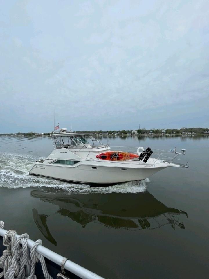 1979 Cruisers Yachts 4280 Express Bridge