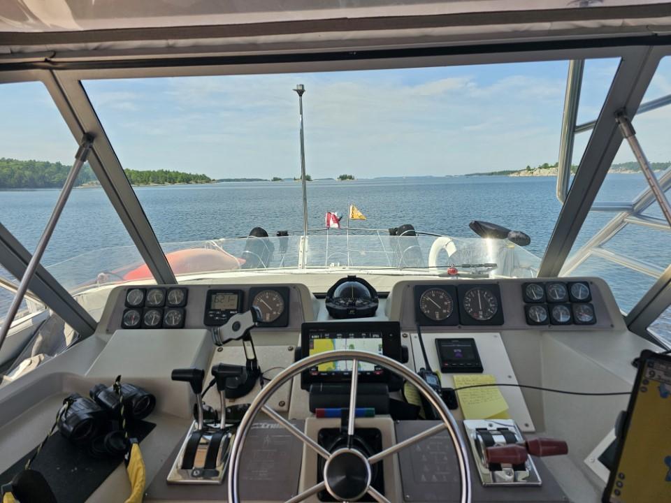 1979 Cruisers Yachts 4280 Express Bridge