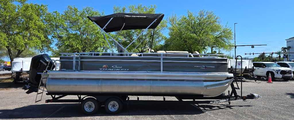 2025 Sun Tracker Fishin' Barge 22 XP3