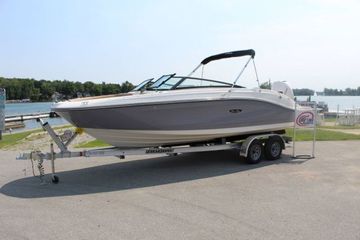 2019 Sea Ray SPX 230 Outboard