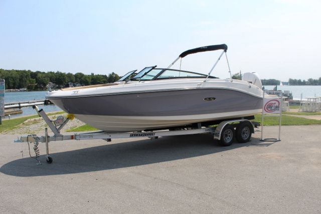 2019 Sea Ray SPX 230 Outboard